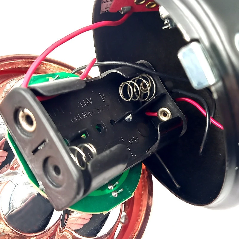 Eclairage Vélo Rétro à Pile Sur Fourche Noir Et Cuivre – Image 5