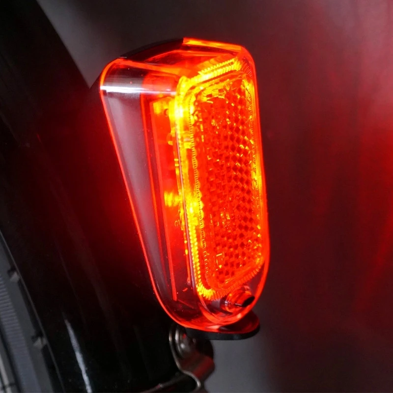 Feu Arrière Sur Garde Boue De Vélo à Piles 2 LED – Image 3